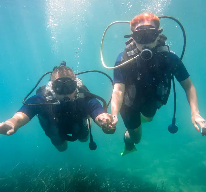 scuba couple